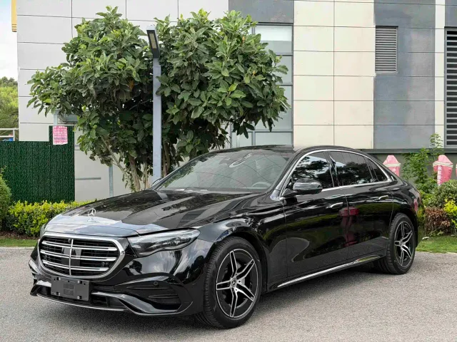 Фотография автомобиля — Mercedes-Benz E-Class