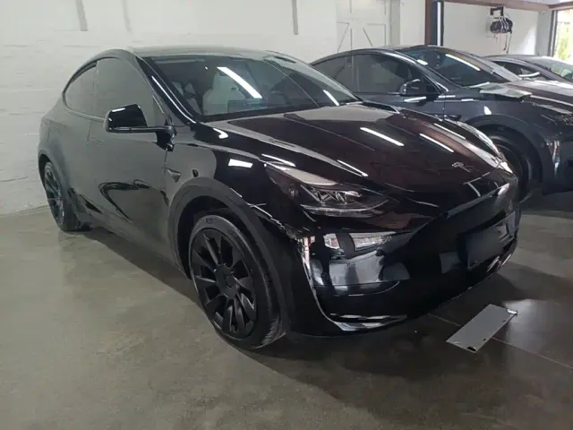Tesla Model Y — Фото автомобиля 3