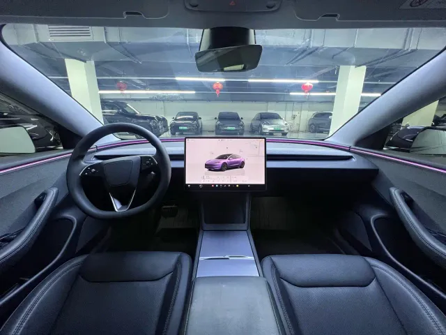 Tesla Model 3 — Фото автомобиля 6