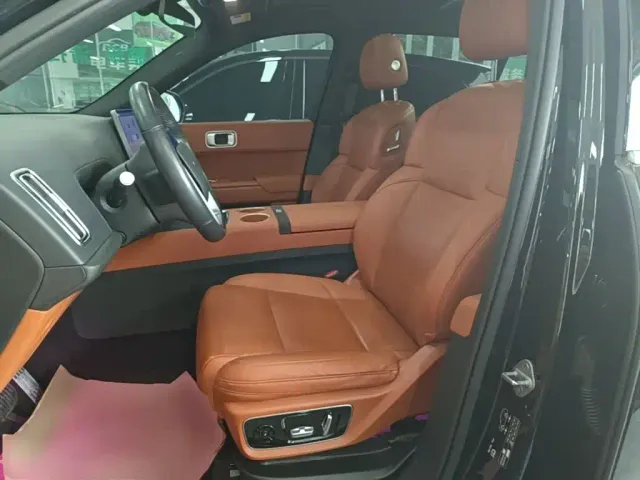 Li Auto L7 — Фото автомобиля 14