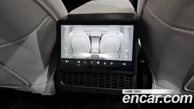 Tesla Model Y — Фото автомобиля 25