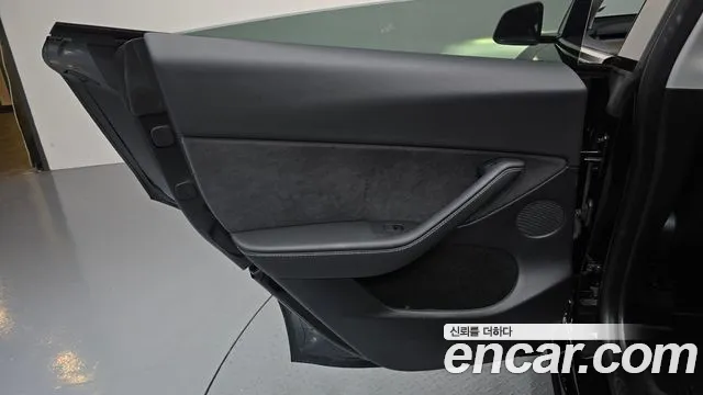 Tesla Model Y — Фото автомобиля 14