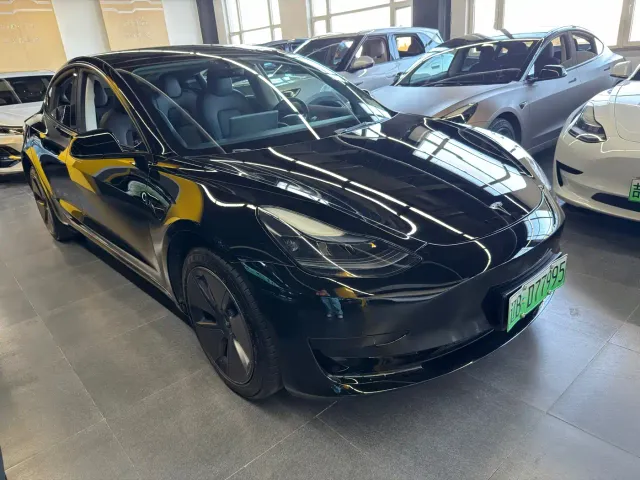 Tesla Model 3 — Фото автомобиля 3