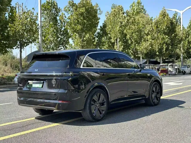 Li Auto L7 — Фото автомобиля 9