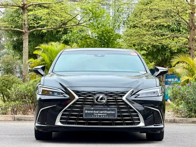 Lexus ES — Фото автомобиля 2