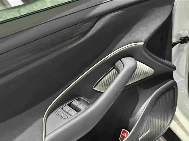 Xiaomi SU7 — Фото автомобиля 11