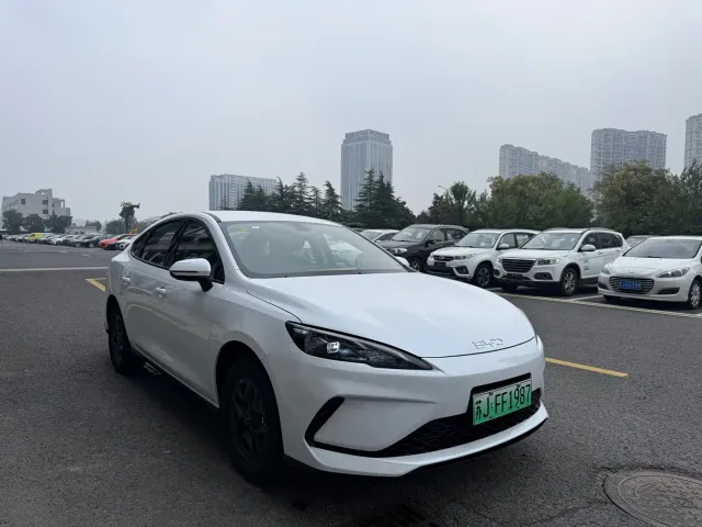 BYD Seal 05 DM-i — Фото автомобиля 2