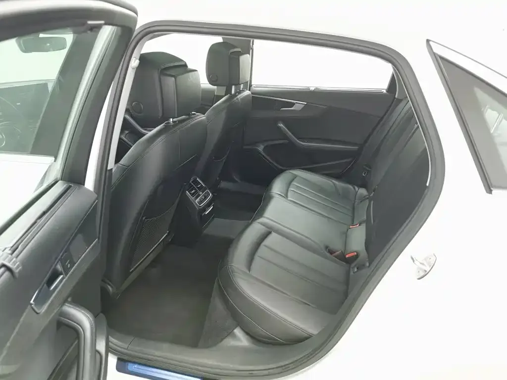 Audi Audi A4L 2022 40 TFSI Luxury Elegance — Фото автомобиля 15