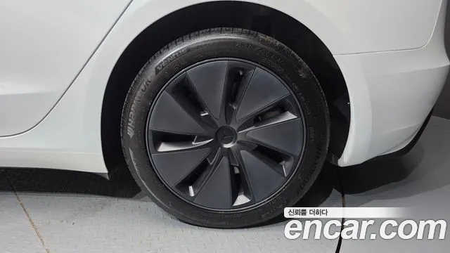 Tesla Model 3 — Фото автомобиля 6