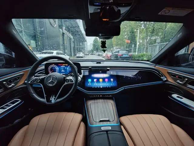 Mercedes-Benz E-Class — Фото автомобиля 8
