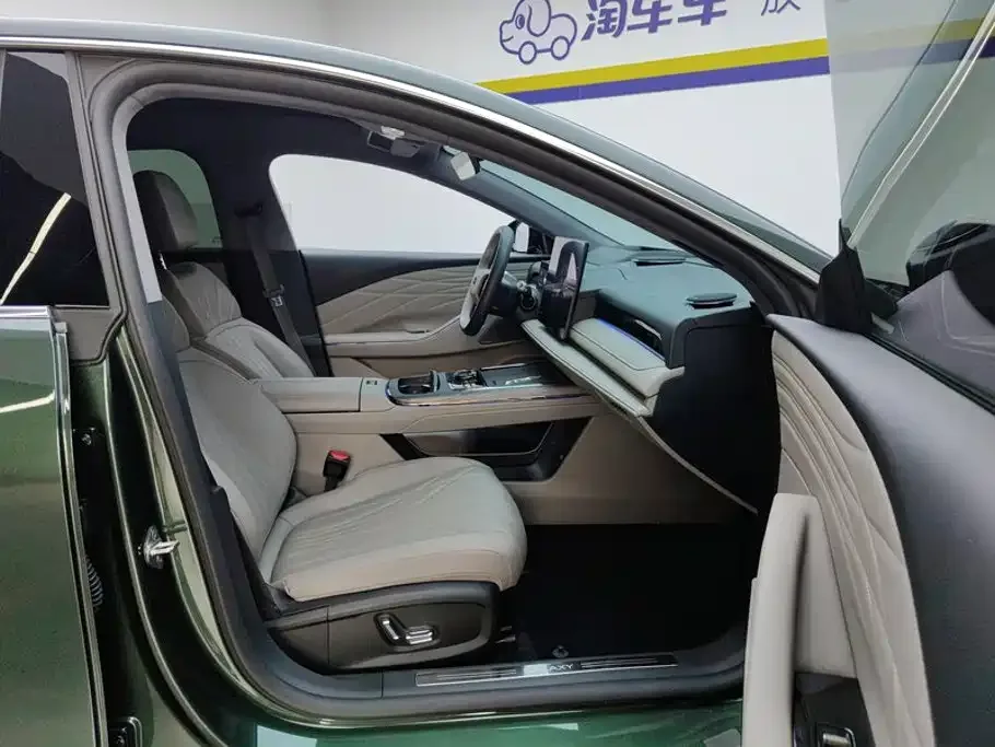 Geely Galaxy Galaxy Xingyao 8 2025 Model 130km EM-i Flagship Edition — Фото автомобиля 8