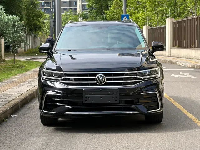 Volkswagen Tiguan L — Фото автомобиля 2
