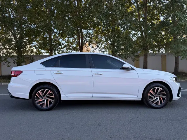 Volkswagen Lavida — Фото автомобиля 4