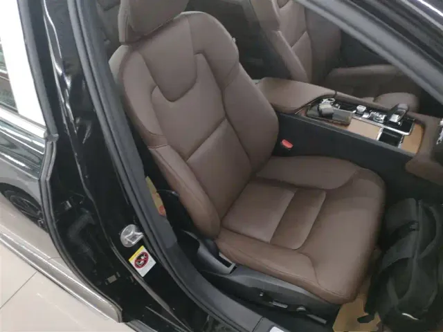 Volvo S90 — Фото автомобиля 16