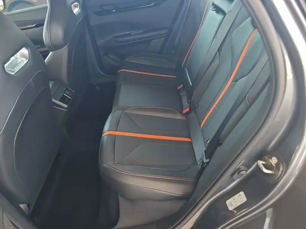 Changan Changan UNI-V 2025 1.5T 500Bar Premium Model — Фото автомобиля 12