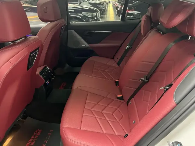 BMW 5 Series — Фото автомобиля 10