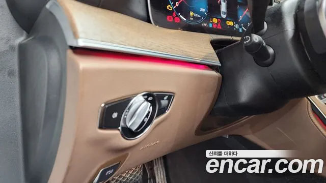 Mercedes-Benz E-Class — Фото автомобиля 16