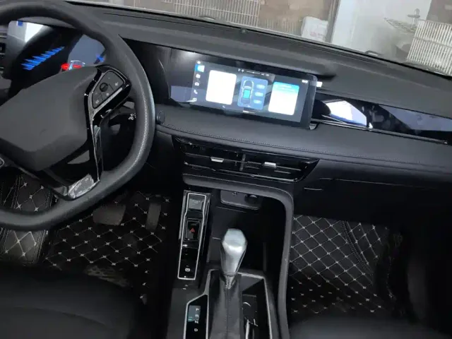 Roewe i5 — Фото автомобиля 13