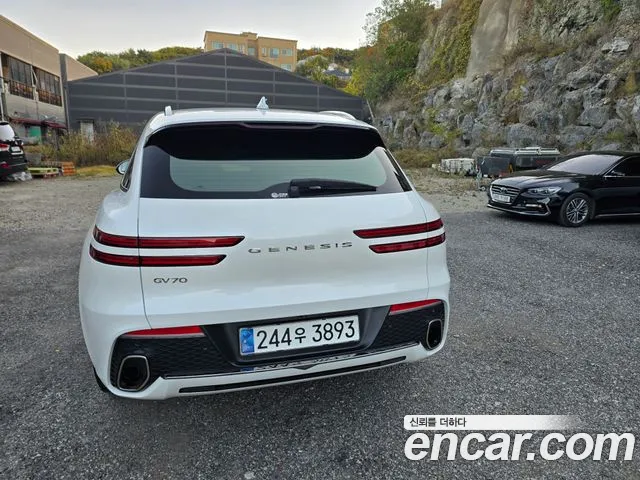 Genesis GV70 — Фото автомобиля 3