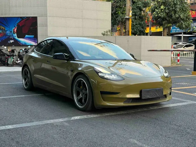 Tesla Model 3 — Фото автомобиля 3