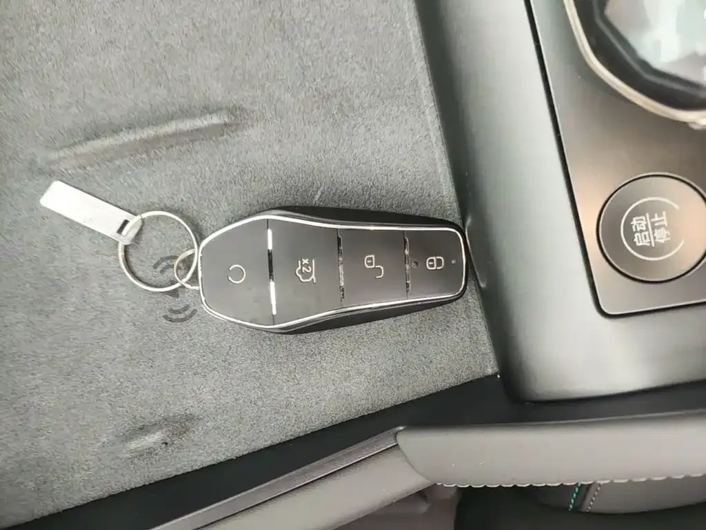 BYD Qin L 2025 DM-i Smart Drive Edition 120KM Surpassing — Фото автомобиля 16