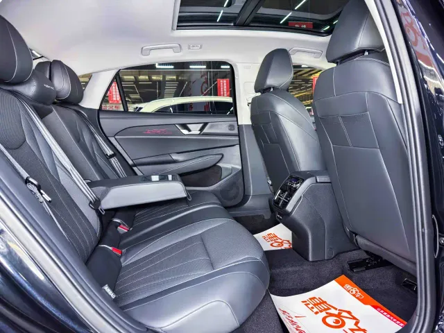 Volkswagen Passat — Фото автомобиля 13