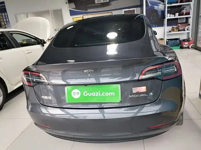 Tesla Model 3 — Фото автомобиля 3