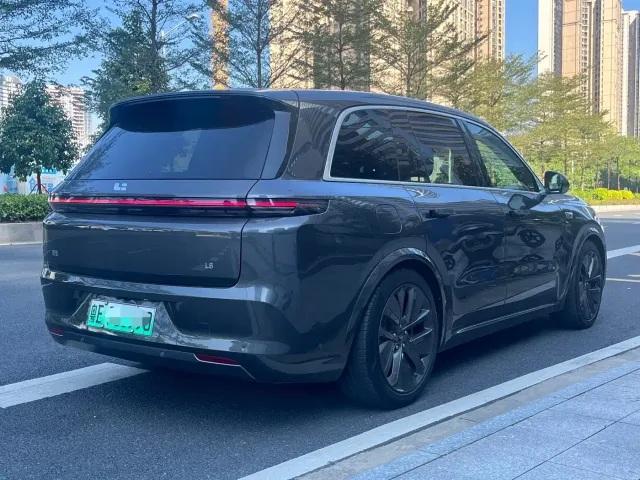Li Auto L8 — Фото автомобиля 5