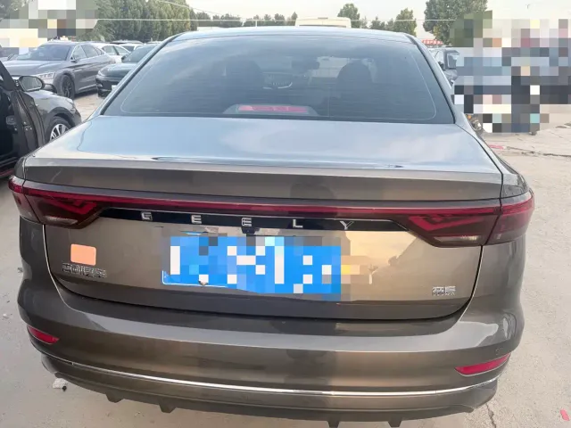 Geely Emgrand — Фото автомобиля 8