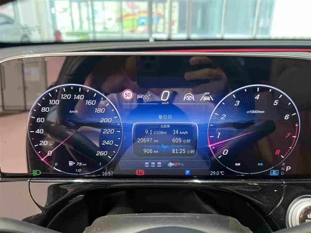 Mercedes-Benz E-Class — Фото автомобиля 10