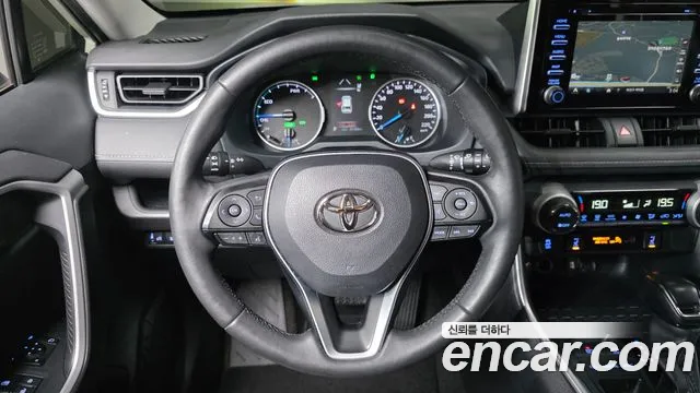 Toyota RAV4 Generation 5 — Фото автомобиля 13