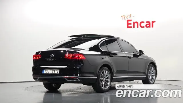 Volkswagen Passat — Фото автомобиля 2
