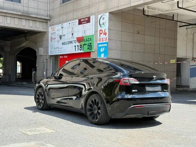 Tesla Model Y — Фото автомобиля 7