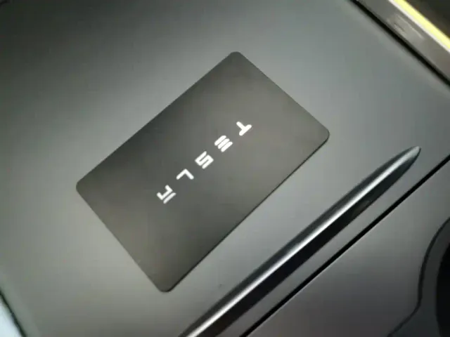 Tesla Model Y — Фото автомобиля 8
