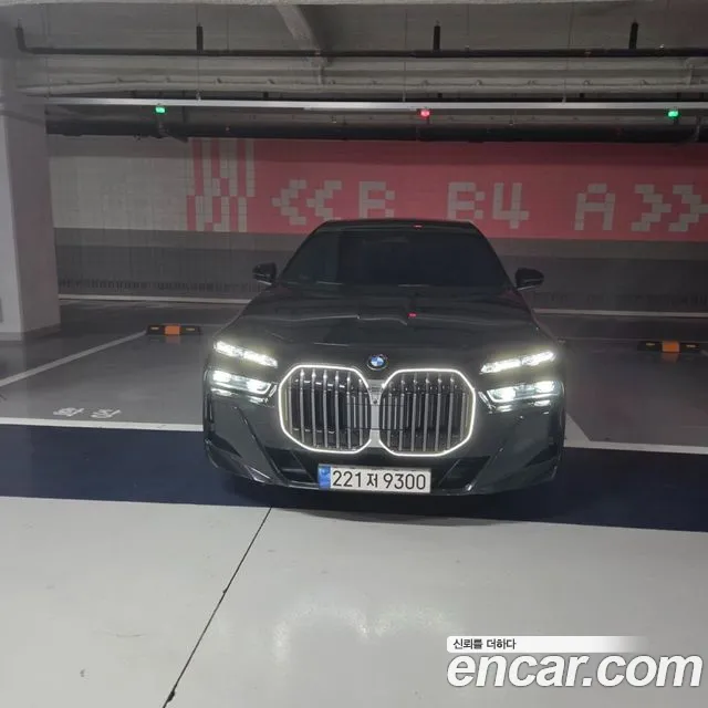 BMW 7 Series G70 — Фото автомобиля 2