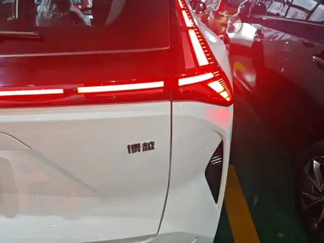 Geely Boyue — Фото автомобиля 7