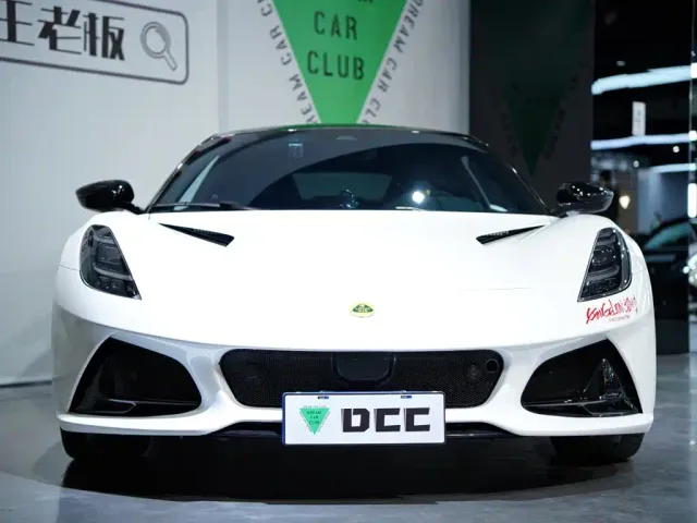 Lotus Emira — Фото автомобиля 6
