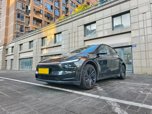 Фотография автомобиля — Tesla Model Y