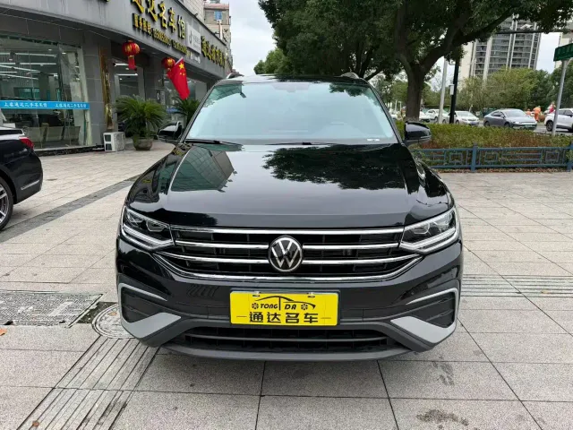 Фотография автомобиля — Volkswagen Tiguan L
