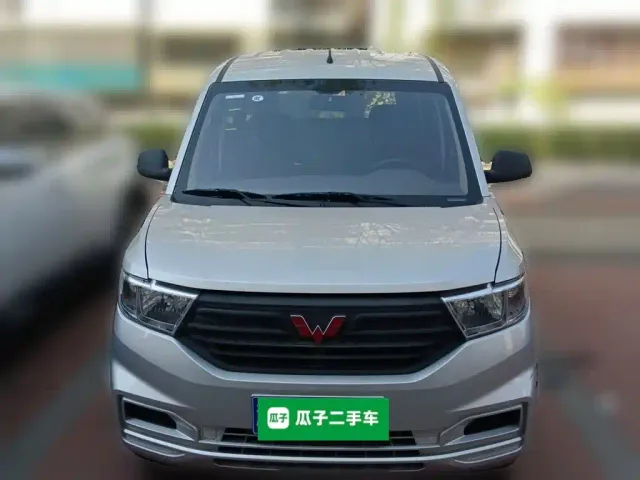 Wuling Hongguang V — Фото автомобиля 2