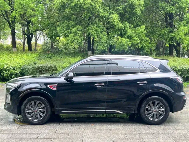 Hongqi HS5 — Фото автомобиля 7