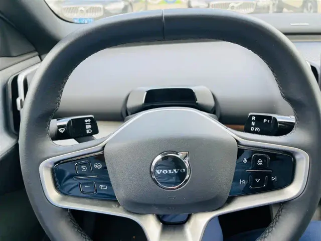 Volvo EX30 — Фото автомобиля 9