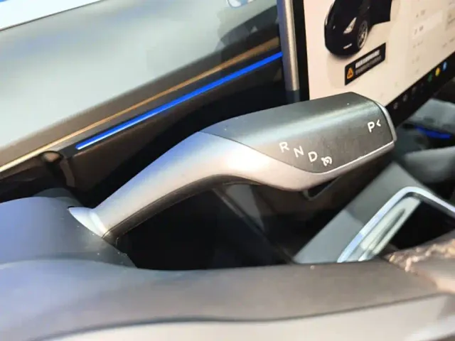 Tesla Model Y — Фото автомобиля 13