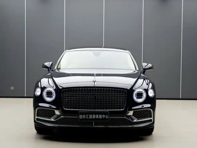 Bentley Flying Spur — Фото автомобиля 4