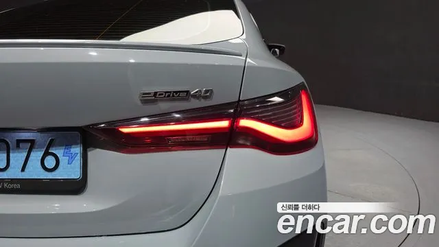 BMW i4 — Фото автомобиля 23