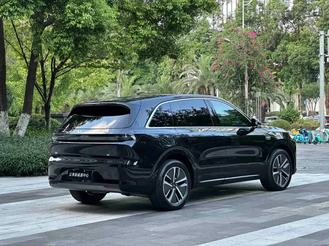 Li Auto L6 — Фото автомобиля 6
