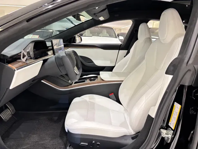 Tesla Model S — Фото автомобиля 9