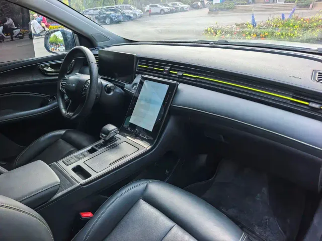 Roewe RX5 — Фото автомобиля 15