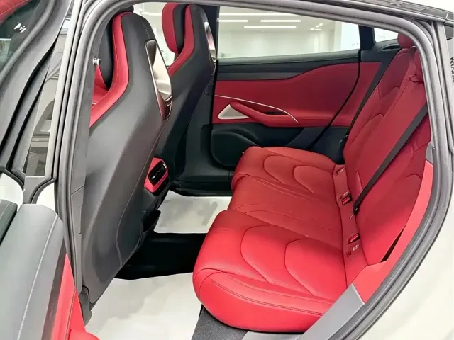 Xiaomi SU7 — Фото автомобиля 4