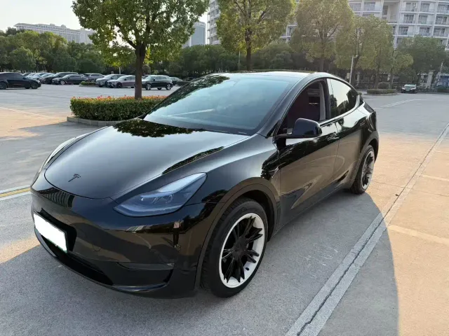Фотография автомобиля — Tesla Model Y